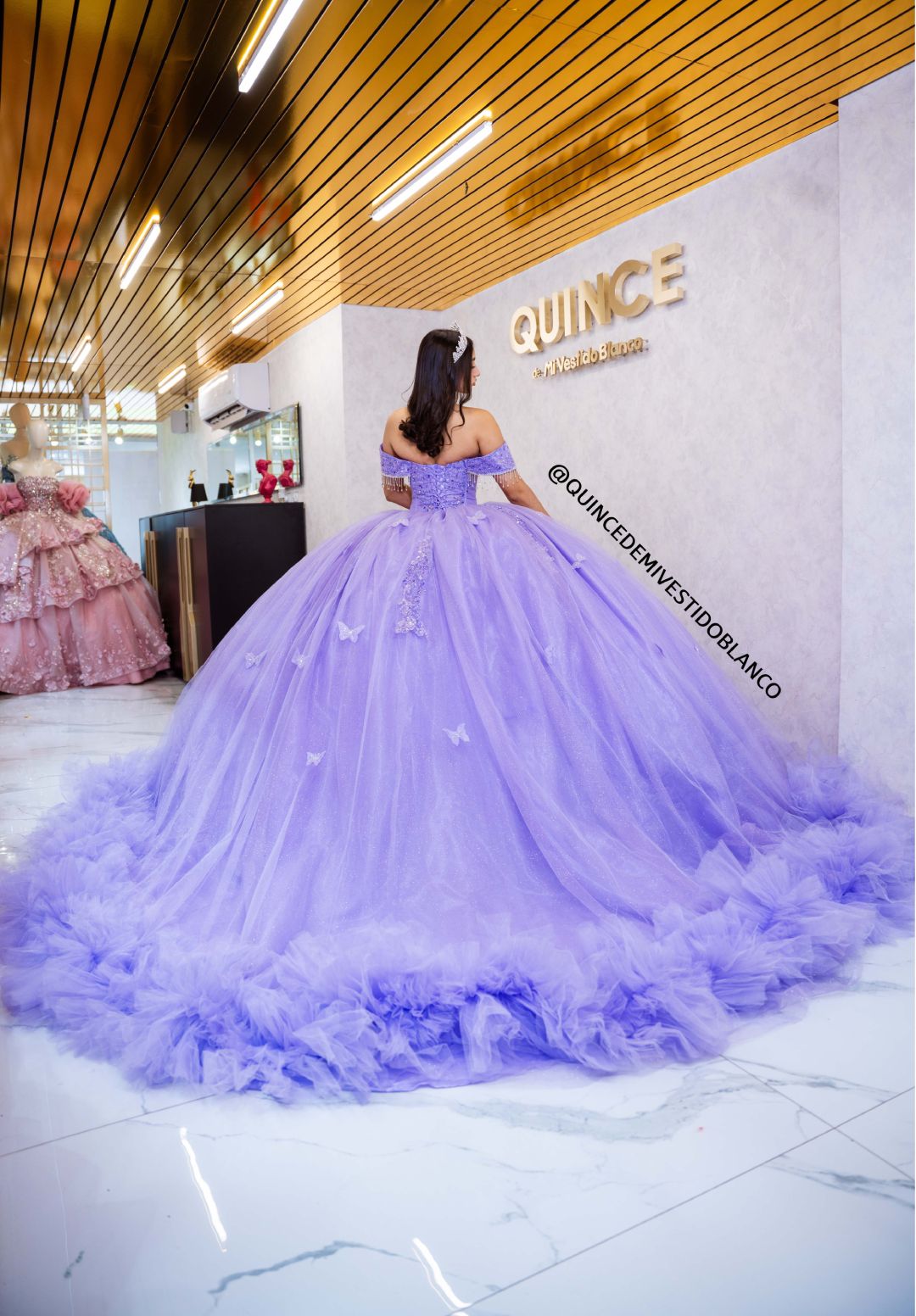 Vestido de Quinceañera Lila con Hombros Descubiertos y Tul 💜