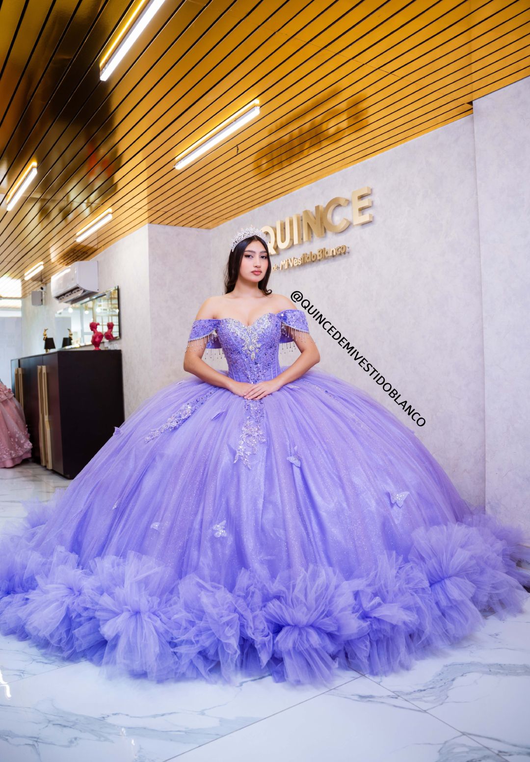 Vestido de Quinceañera Lila con Hombros Descubiertos y Tul 💜
