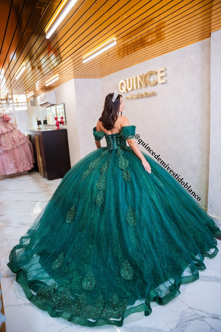 Vestido de quinceañera verde estilo mexicano con corset bordado y falda ampona
