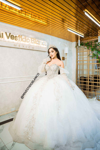 Mi Vestido Blanco - Vestido de Novia con escote corazón con pedrería y mangas desmontables