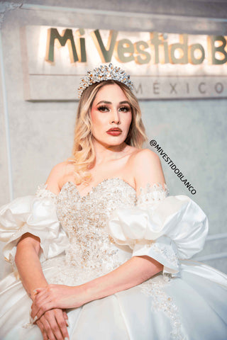 Mi Vestido Blanco - Vestido de Novia Escote Corazón con Pedrería en Mikado y Cauda Larga de 3 metros