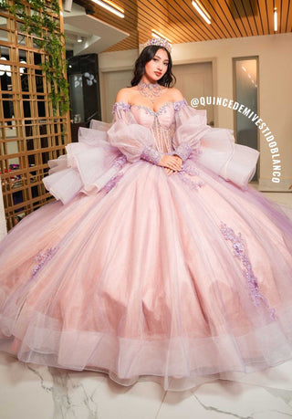 Mi Vestido Blanco - Vestido de Quinceañera con Sobrefalda Drapeada y Aplicaciones en Encaje