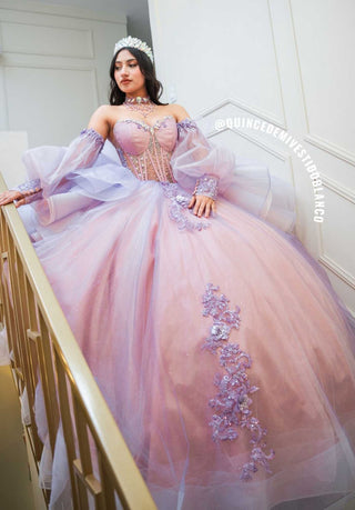 Mi Vestido Blanco - Vestido de Quinceañera con Sobrefalda Drapeada y Aplicaciones en Encaje