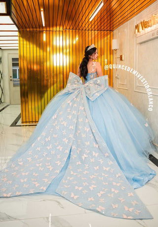 Mi Vestido Blanco - Vestido de Quinceañera con Mariposas 3D y Moño de 5 metros