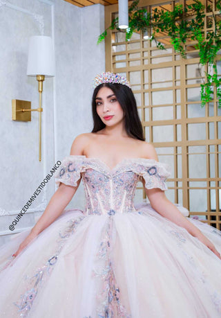 Mi Vestido Blanco - Vestido de Quince Años con Falda Ultra Esponjada y Drapeado tipo Cascada