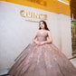 Vestido de quinceañera rose gold con encaje bordado, pedrería y cauda desmontable