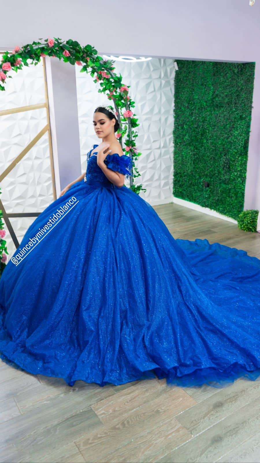 Vestido de xv azul rey