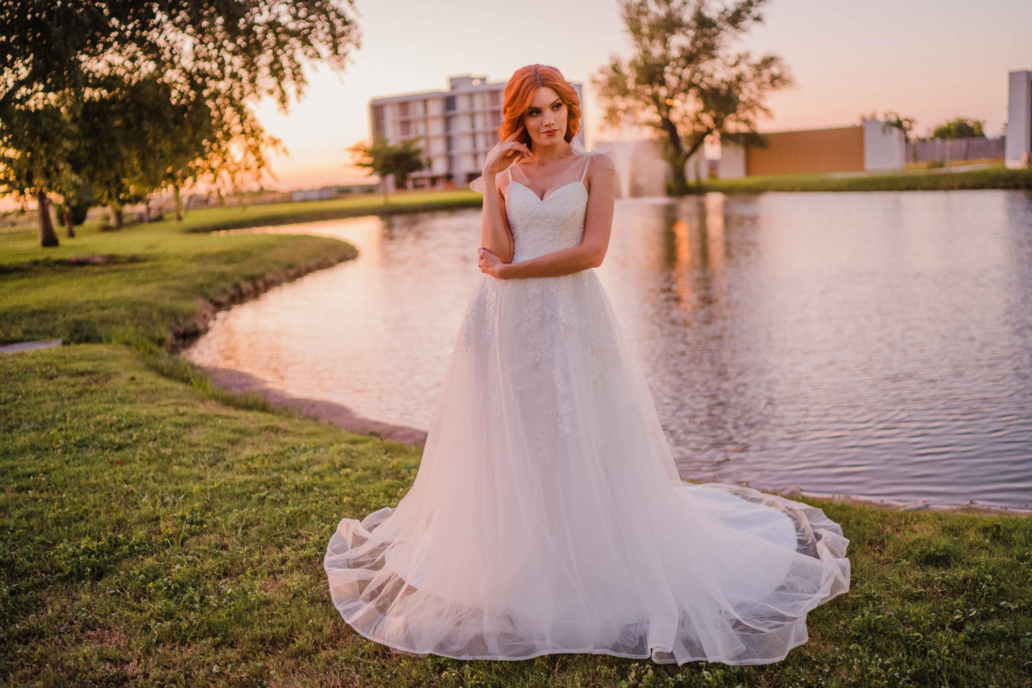 Elegantes vestidos de boda civil escote corazón