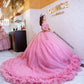 Vestido de quinceañera rosa viejo con corset bordado, mangas caídas y cauda larga