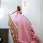 Vestido de quinceañera rosa viejo con corset bordado, mangas caídas y cauda larga