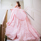 Vestido de quinceañera rosa pastel con olanes y encaje brillante