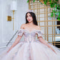 Vestido de quinceañera blush con encaje rosa y destellos lilas