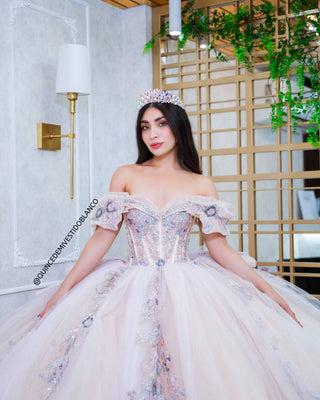 Mi Vestido Blanco - Vestido de Quinceañera Blush con Encaje Rosa y Destellos Lilas