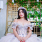 Vestido de quinceañera blush con encaje rosa y destellos lilas