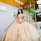 ✨ Vestido de Quinceañera Dorado Strapless con Bordado y Moño