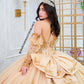 ✨ Vestido de Quinceañera Dorado Strapless con Bordado y Moño