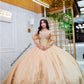 ✨ Vestido de Quinceañera Dorado Strapless con Bordado y Moño