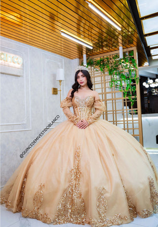 Mi Vestido Blanco - Vestido de Quinceañera Dorado Strapless con Bordado y Moño