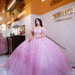 Vestido de quinceañera rosa con corset, moño gigante y mariposas