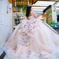 Vestido de quinceañera blush con encaje rosa y destellos lilas