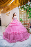 Vestido de quinceañera rosa corte princesa con tul bordado y cauda desmontable