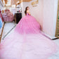 Vestido de quinceañera rosa corte princesa con tul bordado y cauda desmontable