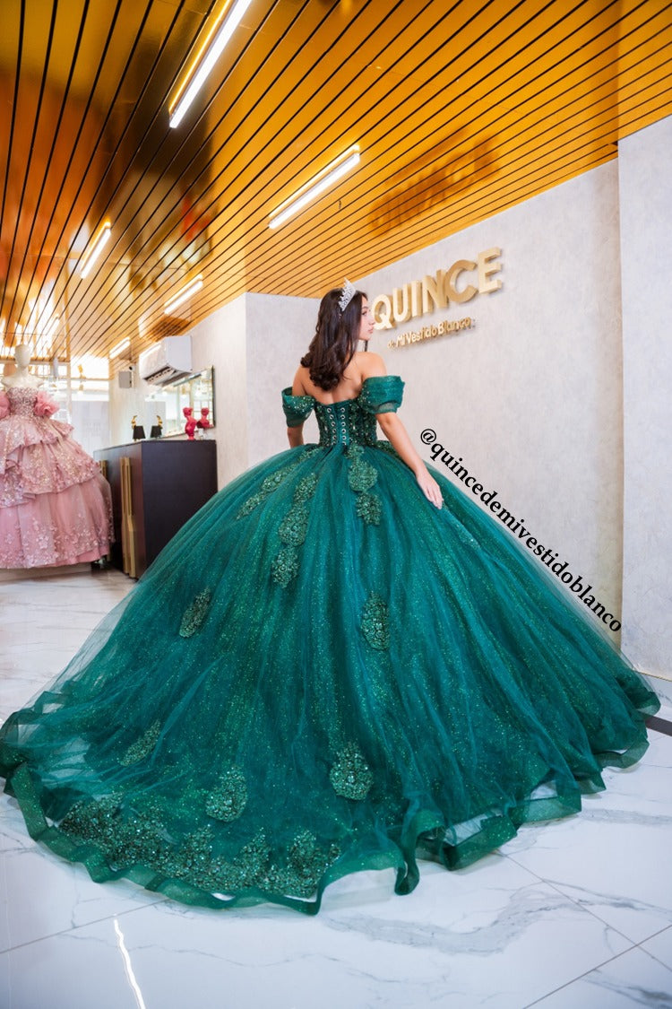 Vestido de quinceañera verde estilo mexicano con corset bordado y falda ampona