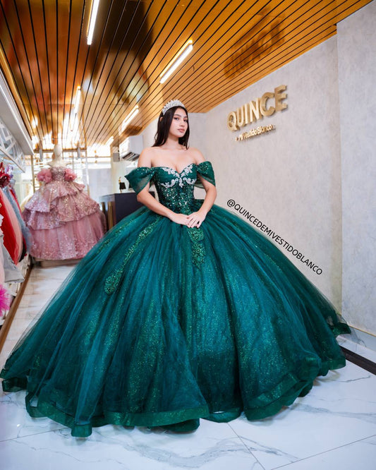 Vestido de quinceañera verde estilo mexicano con corset bordado y falda ampona