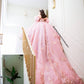 Vestido de quinceañera rose gold con encaje bordado, pedrería y cauda desmontable